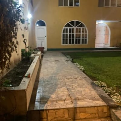 Casa para remodelar o como terreno m frente a parque  Monterrico Chico