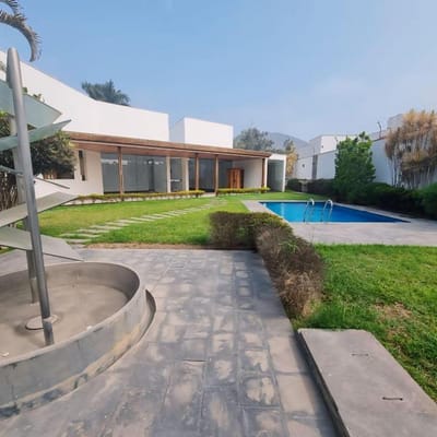 Excelente Casa  m  Alameda de la Molina Vieja