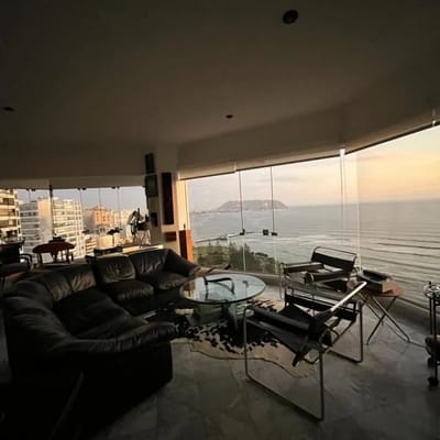 DPTO CON LINDA VISTA A PARQUE Y MAR EN MALECON CISNEROS