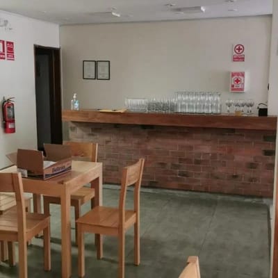 LOCAL COMERCIAL MUY BIEN UBICADO EN CDRA  DE AV ARAMBURU SAN ISIDRO