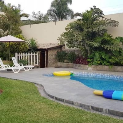 Excelente Casa m La Planicie Una Planta Rodeada Jardines Piscina