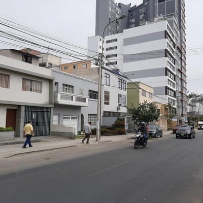 Casa Como Terreno en Lince cerca Javier Prado y Parque Santos Dumont