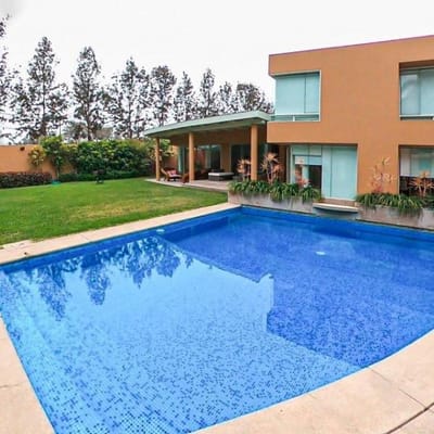 LINDA CASA m LA PRADERA  LA MOLINA RODEADA DE JARDINES