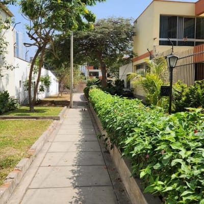 LINDA CASA  m  CALLE  ESQUINA  URB CORPAC  SAN ISIDRO
