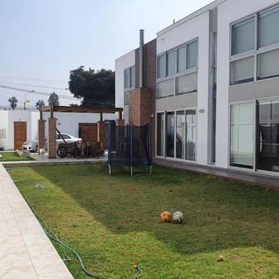 Residencial Monterrico  DOS CASAS juntas AT m frente a parque