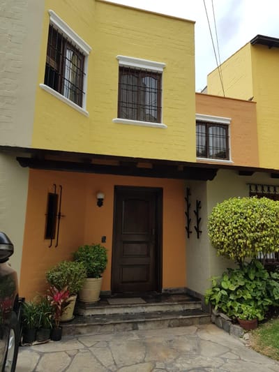 LINDA CASA EN CONDOMINIO AC 223m2 - VALLE HERMOSO