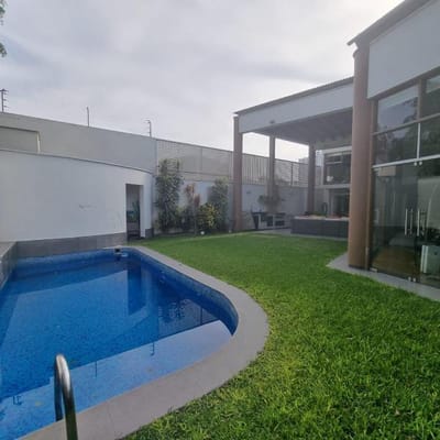 Bella casa m  en Tres Maras cerca Jockey Plaza ULima  Surco