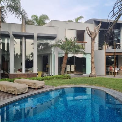 Vendo linda casa ATm con jardines piscina  Urb Sol de la Molina