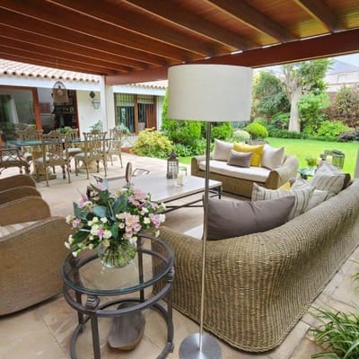 PRECIOSA CASA DE  PLANTA EN CONDOMINIO  MONTERRICO CHICO  SURCO