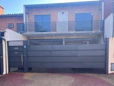VENDO CASA AMPLIA CON PISCINA EN SAJONIA