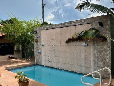 VENDO CASA DE 4 DORMITORIOS CON PISCINA EN ÑEMBY