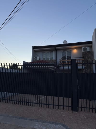 VILLA MORRA, EN ALQUILER DUPLEX DE 4 DORMITORIOS