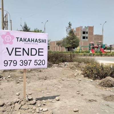 HERMOSO TERRENO DE m EN ESQUINA EN CALLE PRINCIPAL URB LAS CAMPIAS