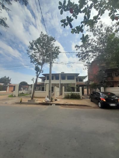 ALQUILO CASA EN LUQUE ZONA CENTRO COD 059*