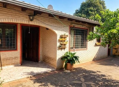 CASA EN VENTA – LUQUE, BARRIO MAKA'Í