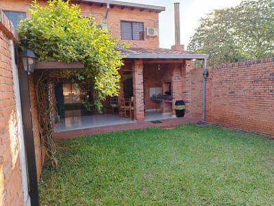 VENDO DÚPLEX EN FERNANDO DE LA MORA Z/ NORTE