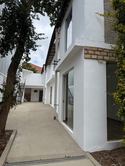ALQUILO IMPORTANTE PROPIEDAD CORP PARA OFICINAS, GYM  ESTÉTICA O CALL CENTR