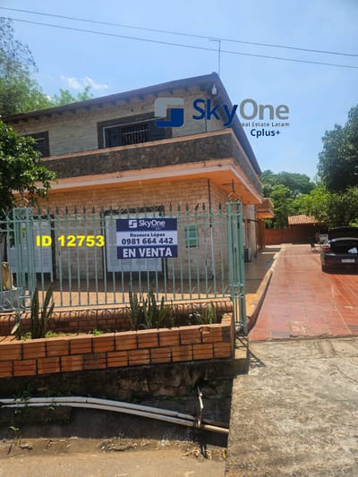 VENDO HERMOSA CASA EN LIMITE YPACARAI-ITAUGUA