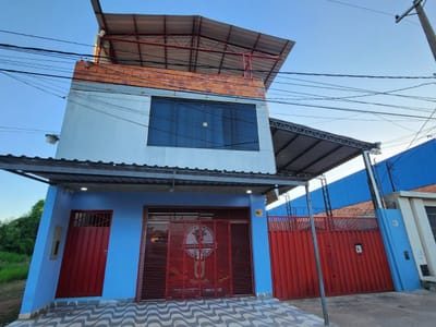 ALQUILO SALON COMERCIAL EN LIMPIO
