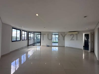  VENDO SEMI PISO DE TRES DORMITORIOS CON DOS COCHERAS EN CONDOMINIO MORAVIA