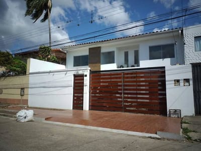Venta Casa Independiente Zona Av. La Barranca Entre 2do Y 3er Anillo 