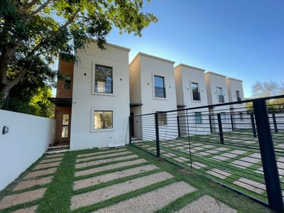 **ALQUILO DÚPLEX EN BARRIO SAN CARLOS – LUQUE**