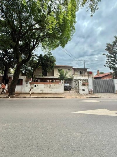 PROPIEDAD CON POTENCIAL DE DESARROLLO EN AVDA. VENEZUELA