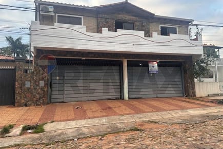 VENDO CASA CON PISCINA EN LAMBARE