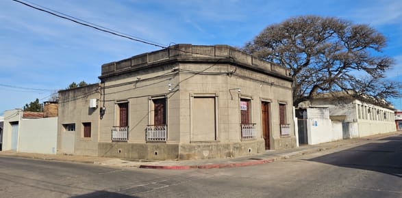 ¡oportunidad única! Casa Con Mas De 600m² En Esquina Soleada.