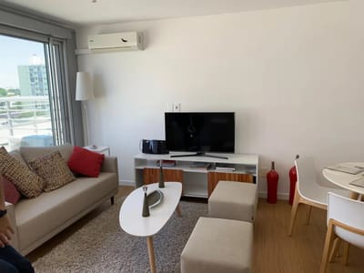 VENTA CON RENTA Malvin, Pent House amueblado, 2 Dormitorios, 2 Baños, Garaje!