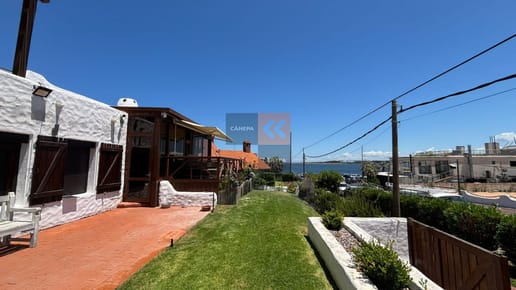 Chalet en venta con vista al mar en casco histórico de la Península.