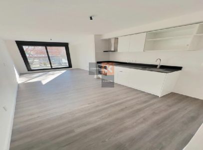 Venta con renta apartamento de 1 dormitorio en Cordón Sur