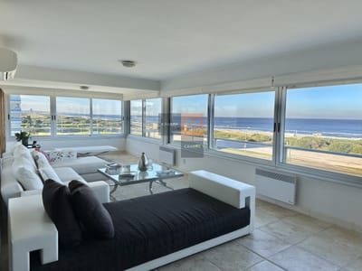 Apartamento en venta en primera linea de 3 dormitorios