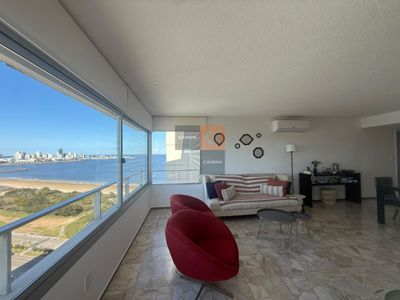 Apartamento con vista a la mansa de 2 dormitorios totalmente reciclado
