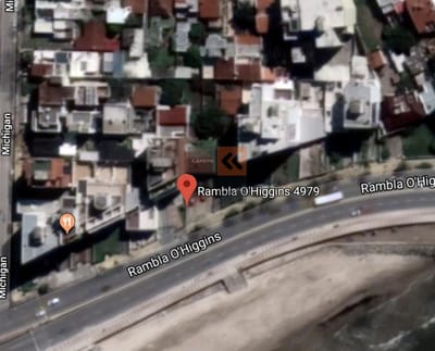 Se vende terreno en Malvín frente al mar