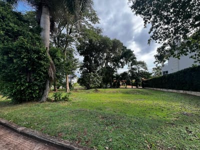 En venta terreno en esquina en Paraná Country Club 