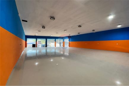 ALQUILO LOCAL COMERCIAL CON SHOWROOM EN BARRIO SAN PABLO.  L.F!
