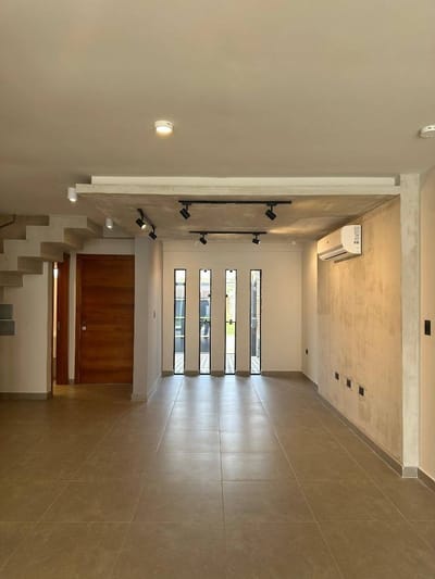 EN VENTA – 4 DÚPLEX CON RENTA ACTIVA EN LOMA MERLO, LUQUE