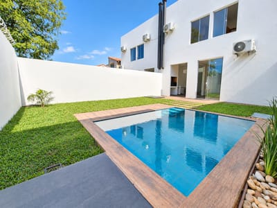 En venta Dúplex Toscano con piscina a estrenar Loma Merlo 