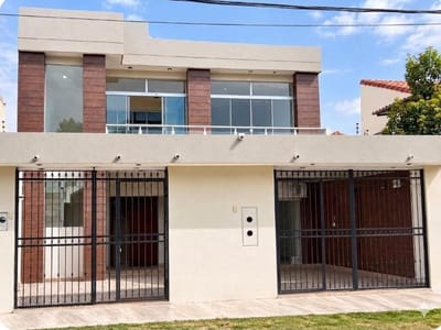 EN ANTICRETICO CASA EN URBANIZACIÓN REMANSO