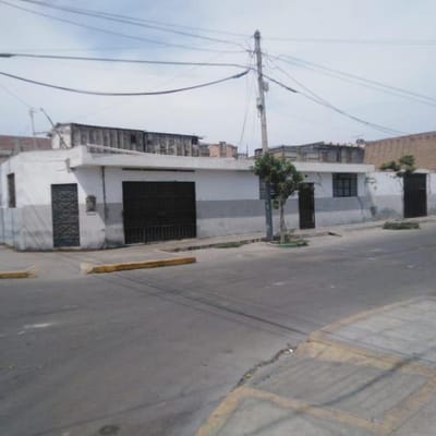 se vende casa en esquina como terreno