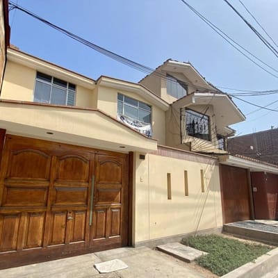 Venta de Casa frente a parque  Urb Altamar La Perla ideal para  viviendo u oficina
