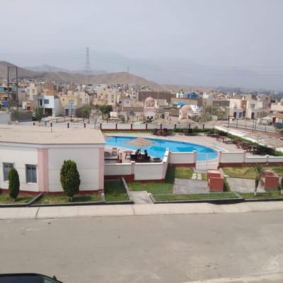 Casa en  Venta  Villa Club V  vista panramica  a la Pscina Carrabayllo
