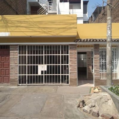 Venta de Casa en San Martin de Porres Primer Piso  m  Aires