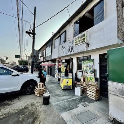 VENDO CASA COMERCIAL DE  PISOS EN AL EQUINA DE PUENTE LOS ANGELES   CHACLACAYO