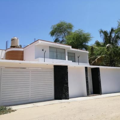 AMPLIA CASA EN VENTA – LOS EJIDOS - PIURA