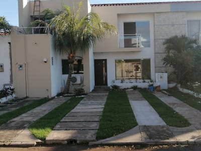 Hermosa y amplia Casa en Venta ubicada en la AV. ALEMANA ENTRE 7MO Y 8VO anillo