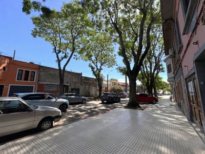 VENTA CASA POCITOS 2 DORM - SERVICIO - 2 BAÑOS -  AZOTEA C/ PARRILLERO