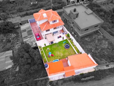 EN VENTA AMPLIA CASA CON 2 FRENTES 