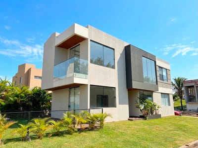CASA EN VENTA EN EL URUBÓ